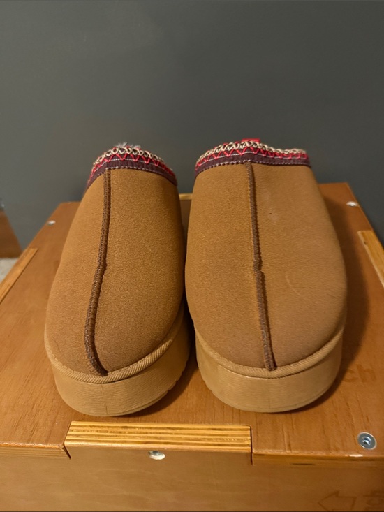 Off Brand Shoes - Women’s Cozy Slip-On Suede Mules in Brown